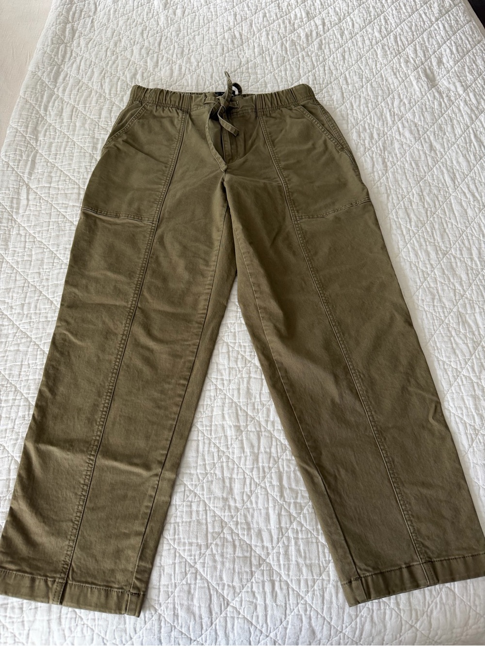 Banana Republic factory, women's olive ankle pants sz med. Excellent condition